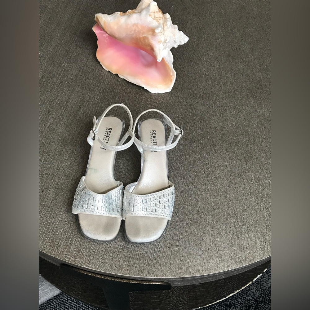 Nice Cinderella reaction Kenneth Cole, heel